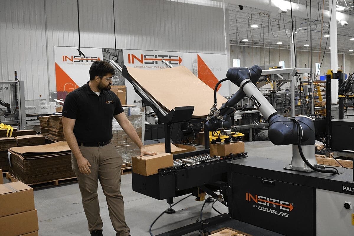 Integrator vs. OEM Collaborative Palletizing Systems: Which is Right for Your CPG Operations?